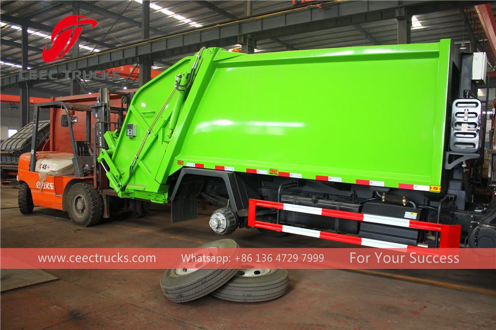 isuzu gabage compactor truck