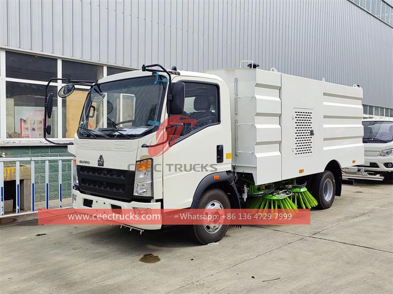 HOWO street road sweeping truck