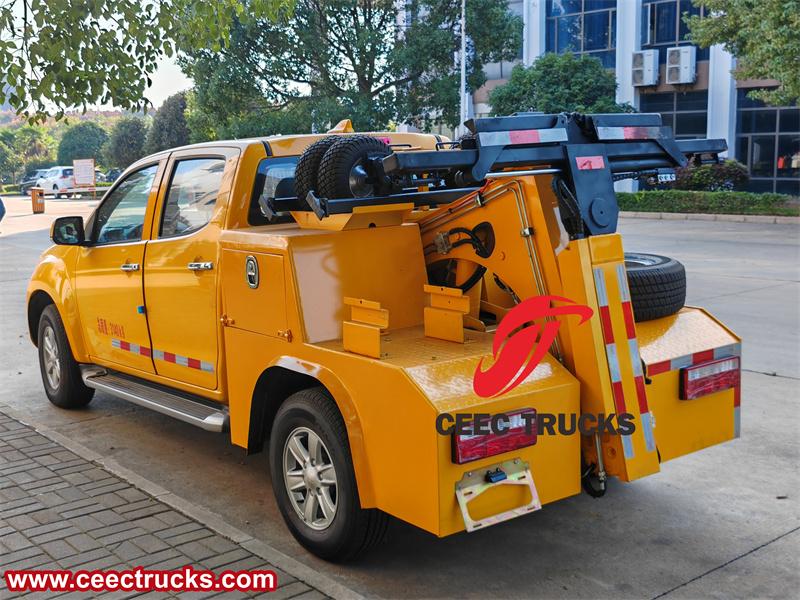 Isuzu 4x4 pickup wrecker truck Isuzu 4x4 pickup wrecker truck