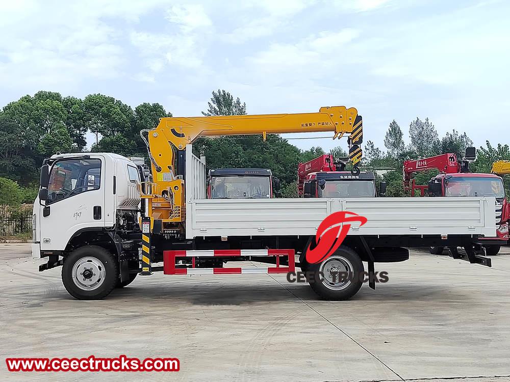 Isuzu hydraulic crane truck