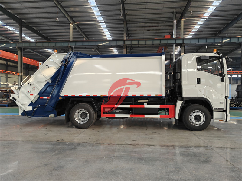 Isuzu VC61 14cbm rear loader compactor