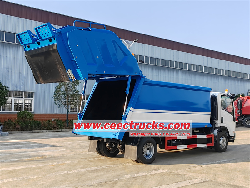 Isuzu 700P 4x2 waste collection truck