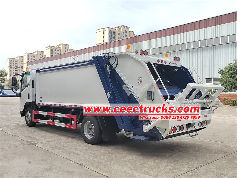 isuzu 700P rear loader garbage truck