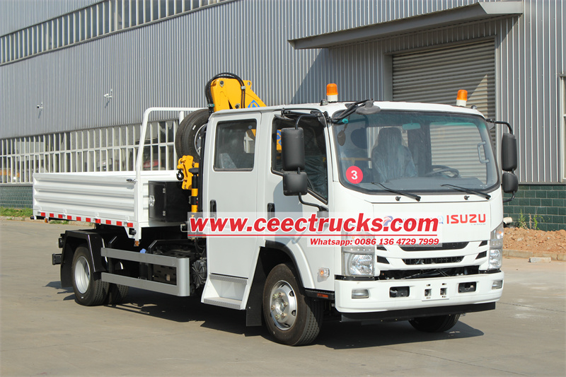 Isuzu cargo truck with Crane