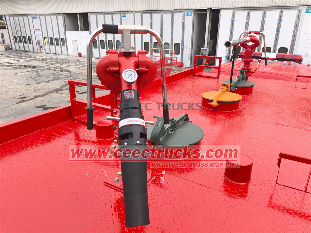 Isuzu fire tanker truck with PL32 fire monitor