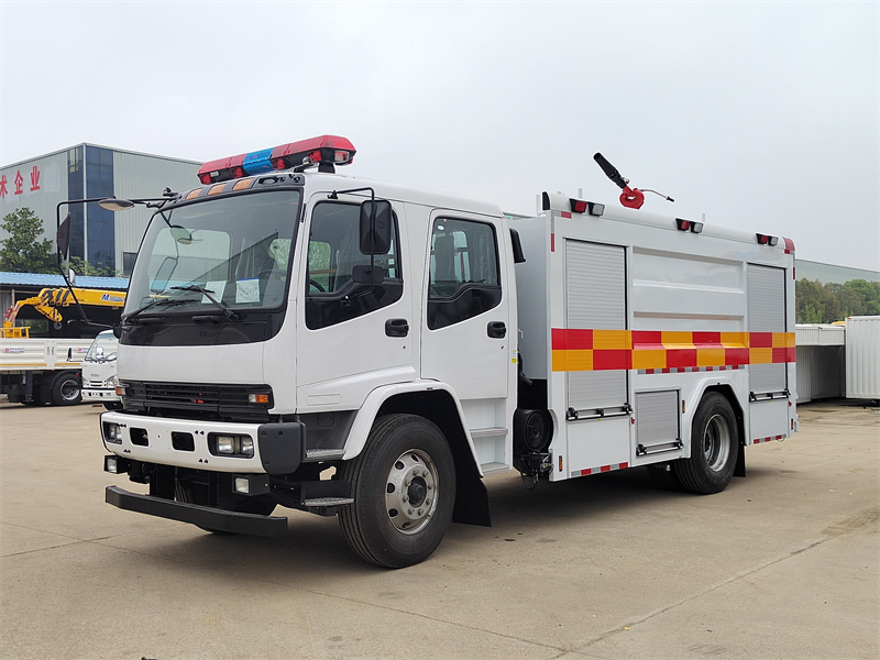 Isuzu fire fighting truck