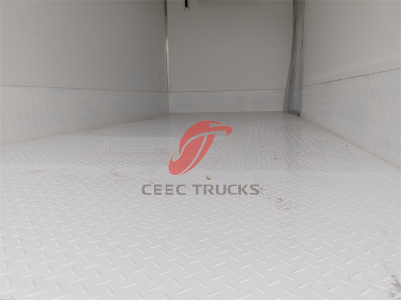 Isuzu 4 Ton refrigerated box truck
