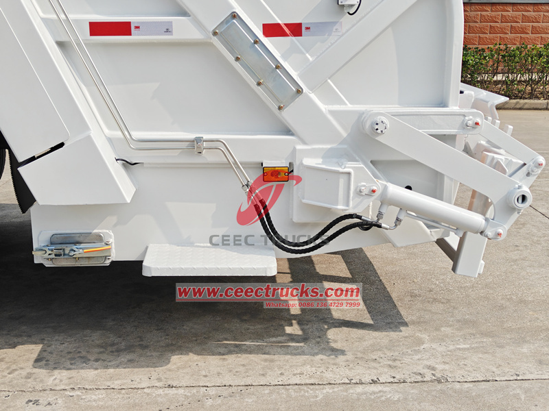 Isuzu garbage compactor truck rear tilting device and hydraulic cylinder