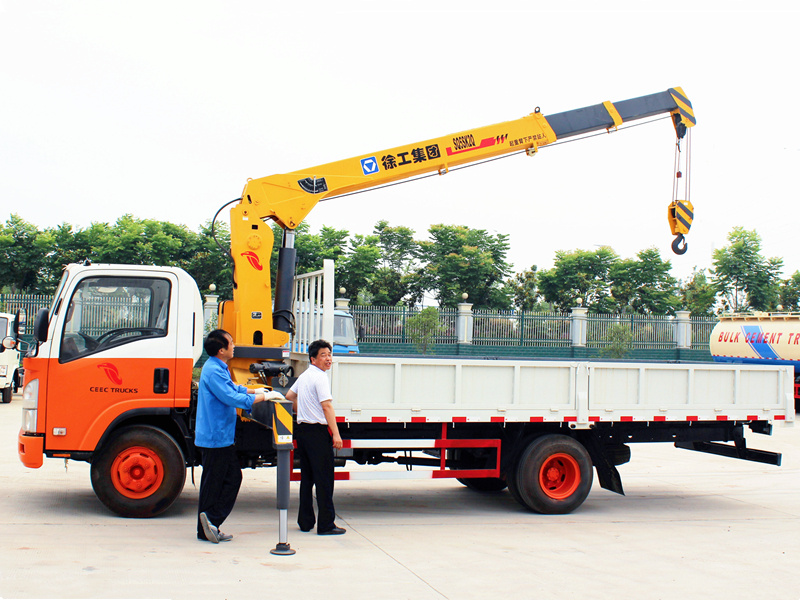 Isuzu NPR cargo truck with 5tons crane