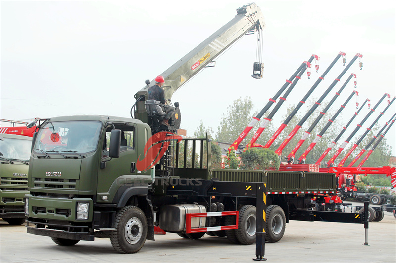 Isuzu GIGA service truck 14tons crane 