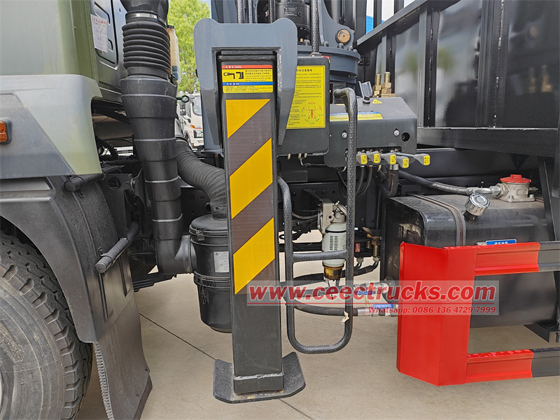 HOWO 210HP engine straight arm crane