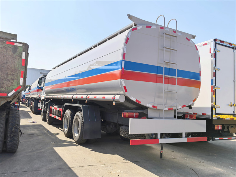 HOWO NX 30000L mobile diesel bowser tanker