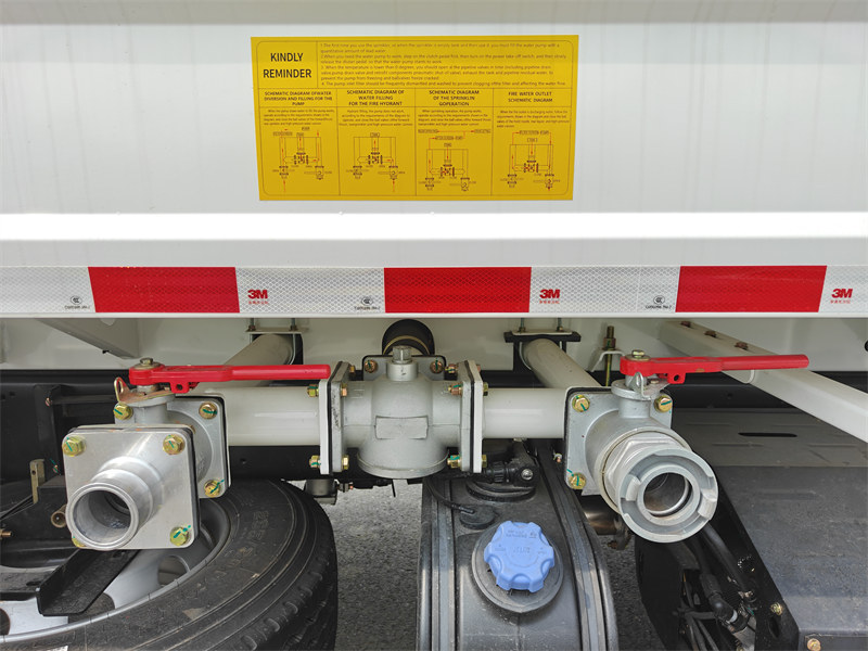 Water bowser truck pump in and pump out nozzles