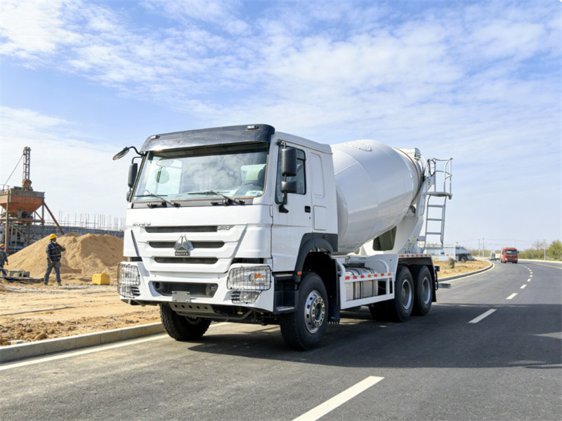 Howo 6x4 mixer tank truck