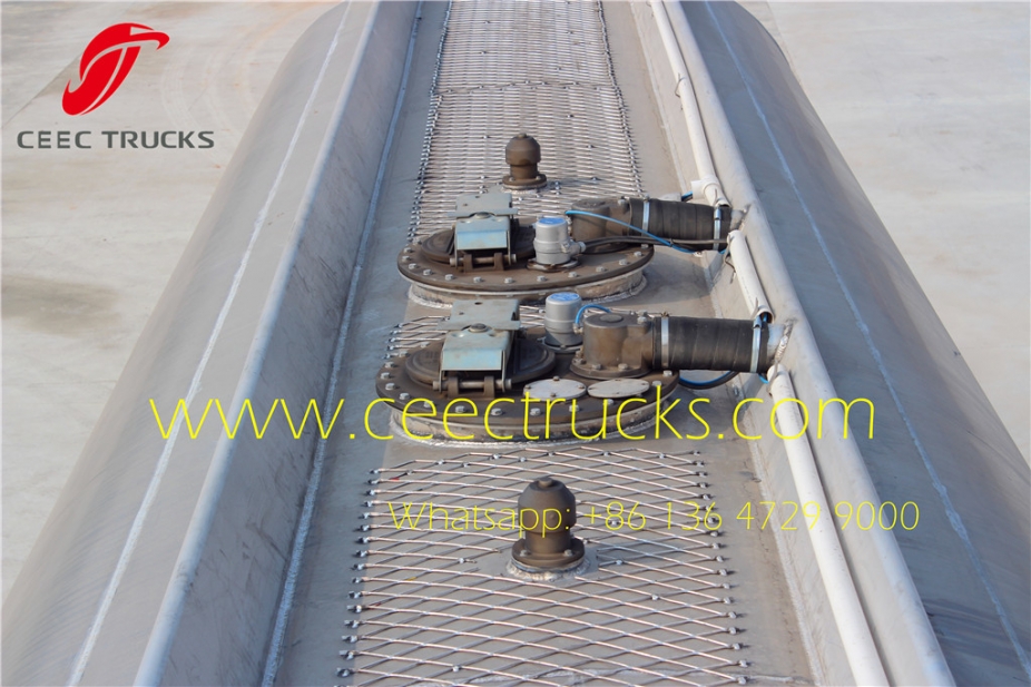 China best 3 axle oil tanker semitrailer export