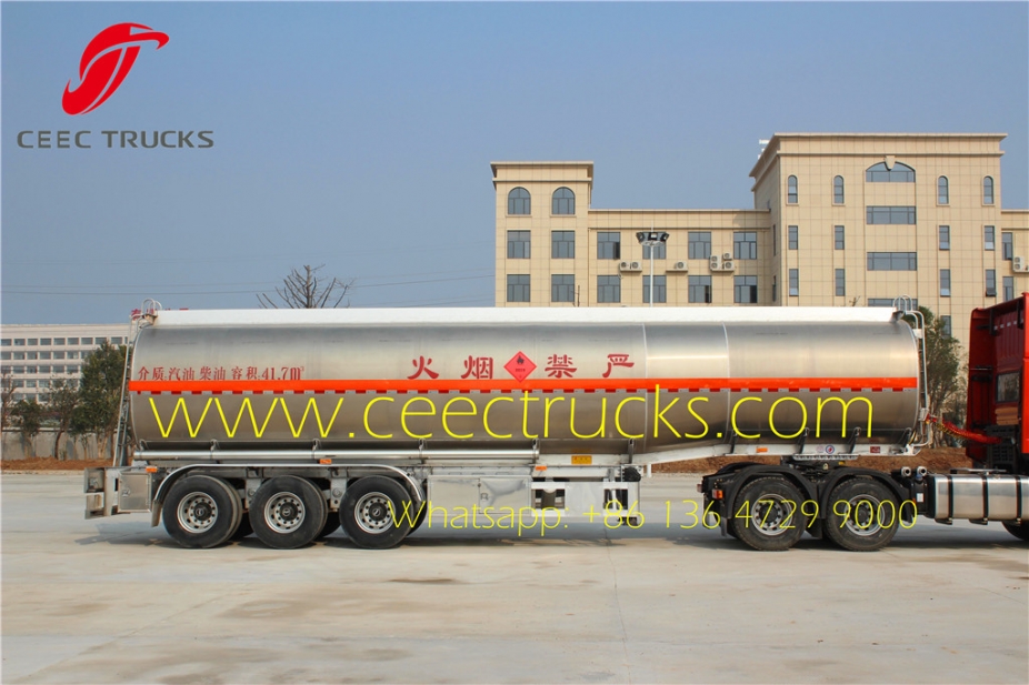 China best 3 axle oil tanker semitrailer export