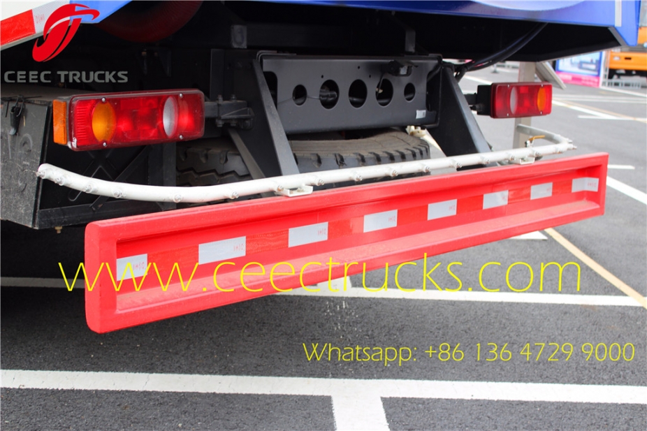  Dongfeng 4*2 dry-type road sweeper/dust cleaner road sweeper  manufacturer