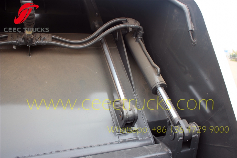 Asia country buy ISUZU 6cbm compressed refuse truck bottom price