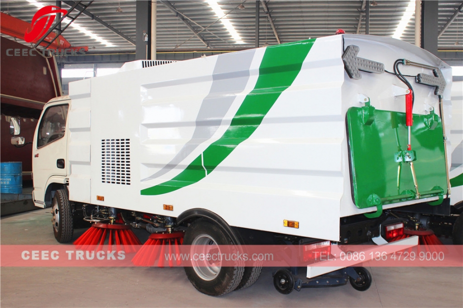 Dongfeng 4000L road sweeper truck