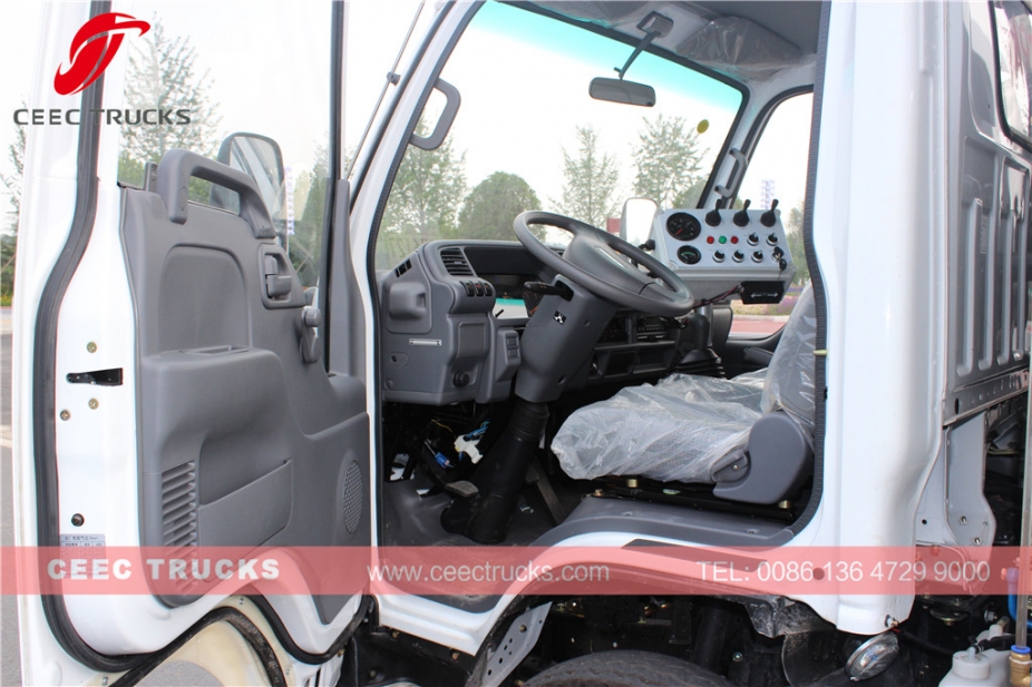 Dongfeng 4000L road sweeper truck