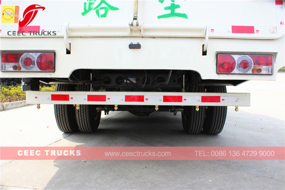 Dongfeng 5000L vacuum road sweeper truck