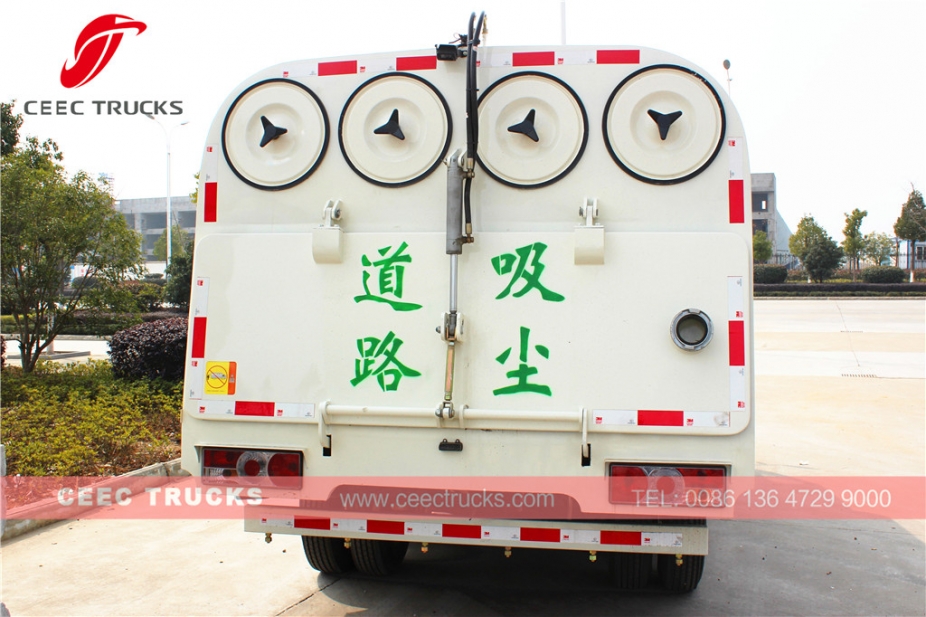 Dongfeng 5000L vacuum road sweeper truck