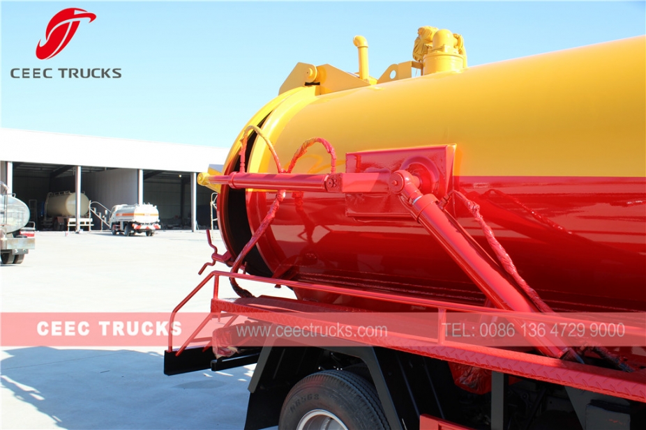 Dongfeng 4,000L Septic suction pump truck