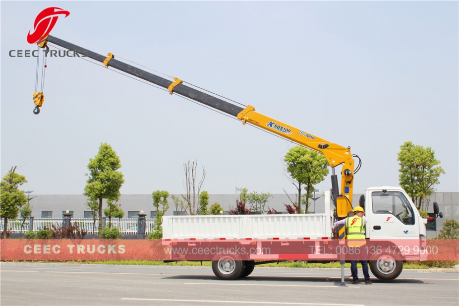 Low price 4 T truck mounted crane trucks