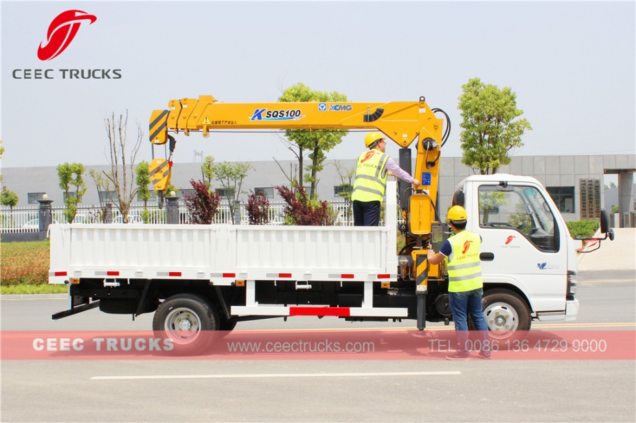 Low price 4 T truck mounted crane trucks