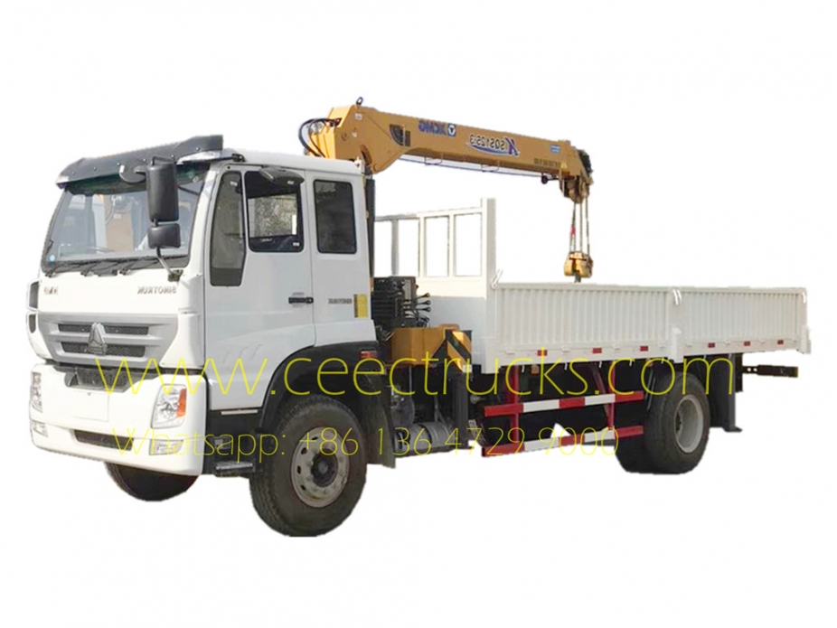 SINOTRUK 5 T truck mounted crane trucks