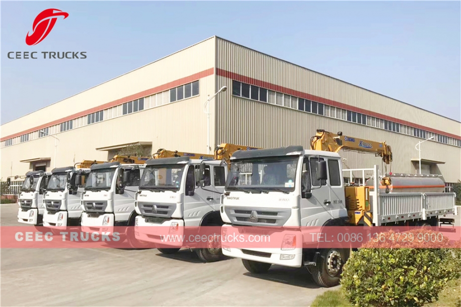 SINOTRUK 5 T truck mounted crane trucks