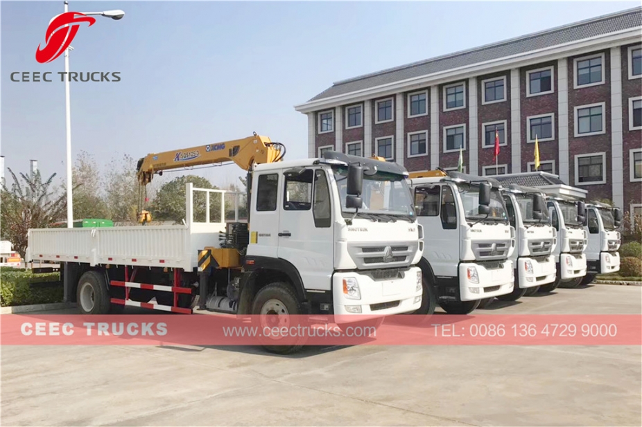 SINOTRUK 5 T truck mounted crane trucks