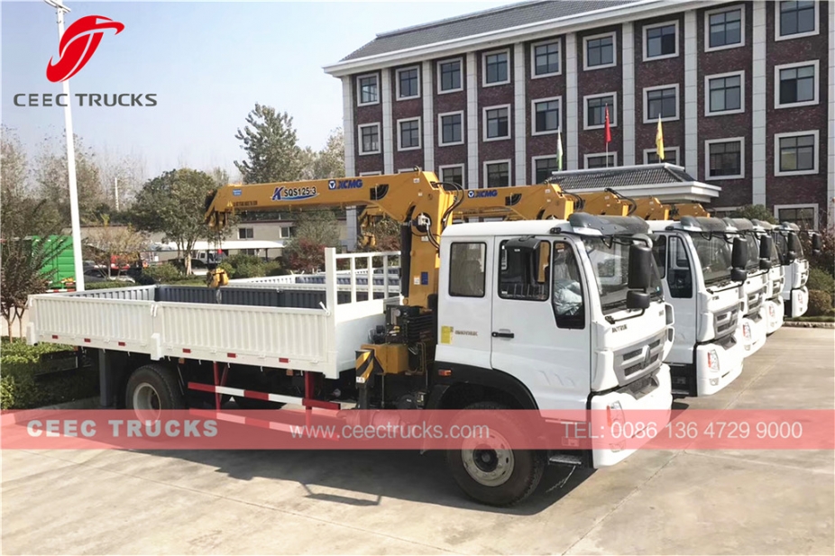 SINOTRUK 5 T truck mounted crane trucks