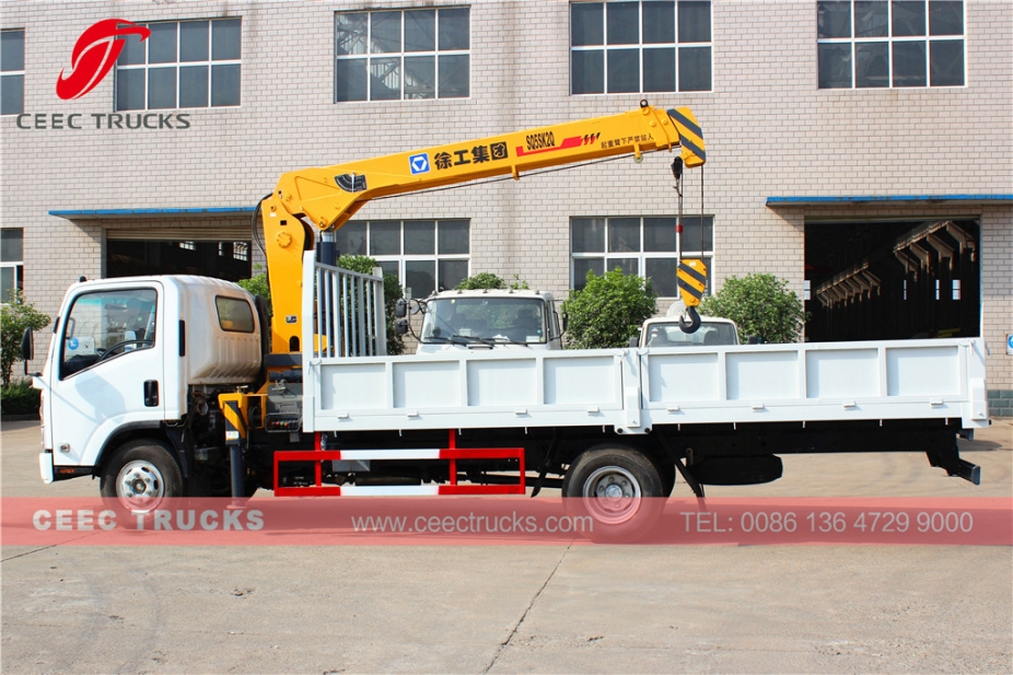 SINOTRUK 5 T truck mounted crane trucks