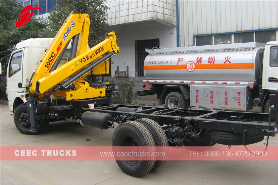 Dongfeng 2 Tons knuckle crane mounted trucks