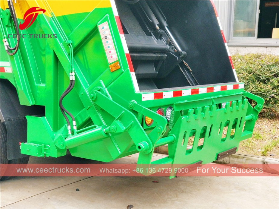 HOWO 8cbm RHD compactor truck
