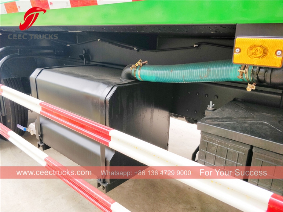 HOWO 8cbm RHD compactor truck