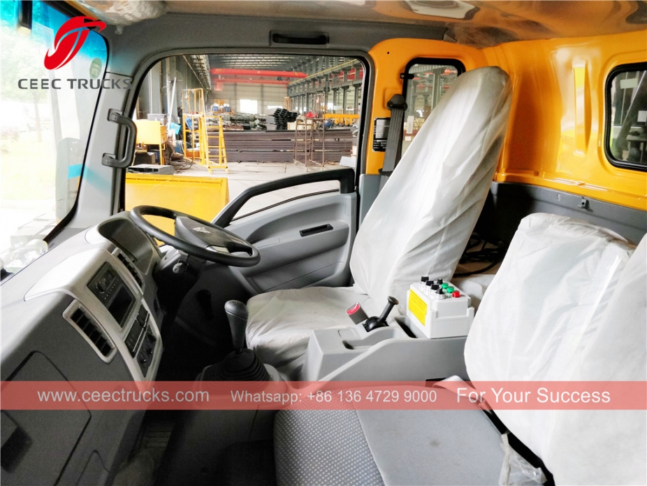 HOWO 8cbm RHD compactor truck