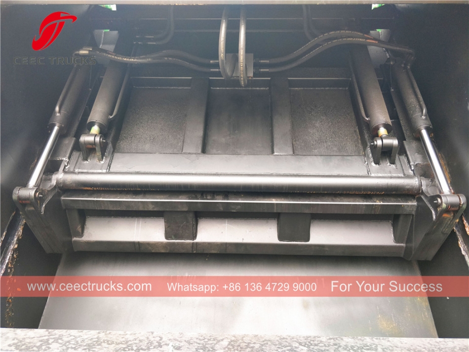 HOWO 8cbm RHD compactor truck