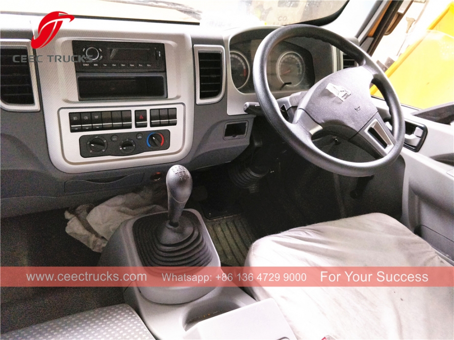 HOWO 8cbm RHD compactor truck