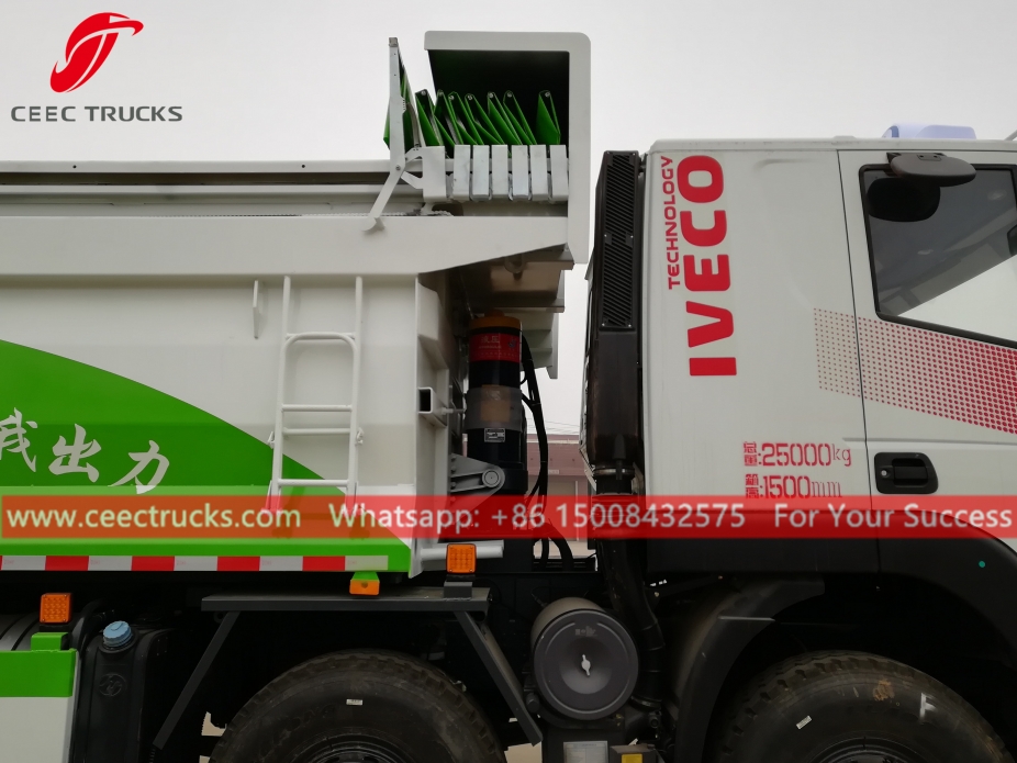 8x4 Dump truck na IVECO