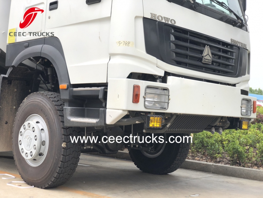 SINOTRUK HOWO 6X6 all wheel drive Fuel bowser Mga trak ng tanker ng langis