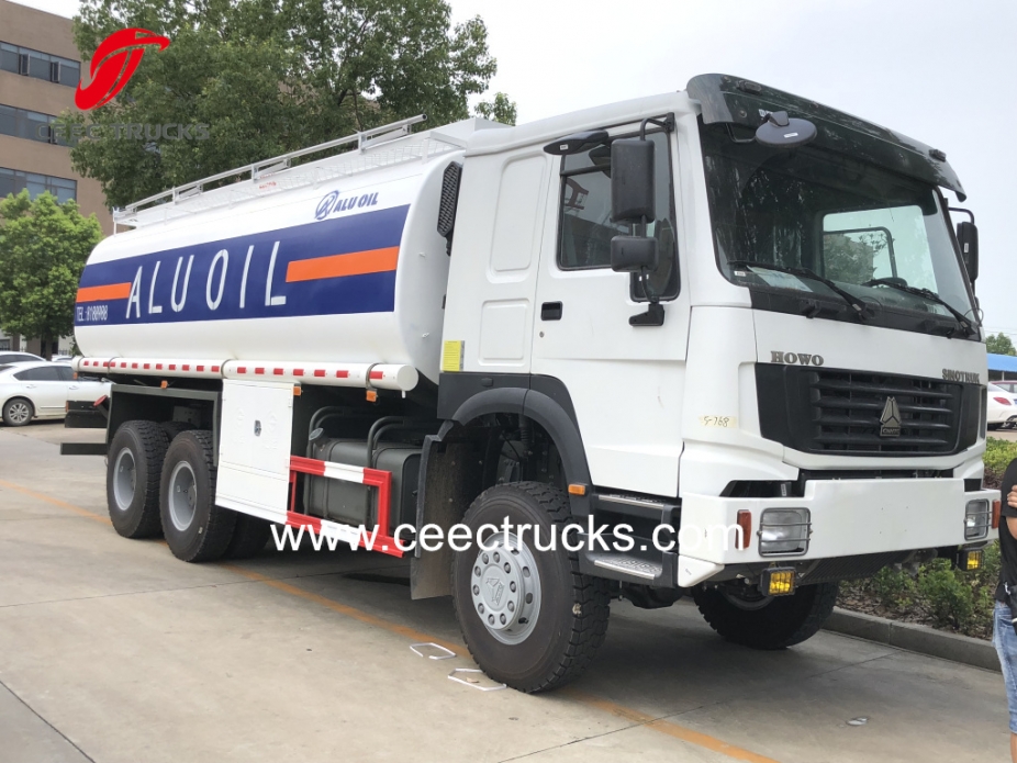 SINOTRUK HOWO 6X6 all wheel drive Fuel bowser Mga trak ng tanker ng langis