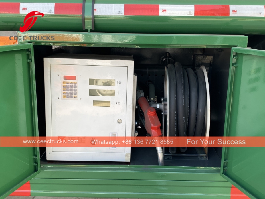 SINOTRUK 8x4 30CBM Mga tanker truck na naghahatid ng gasolina