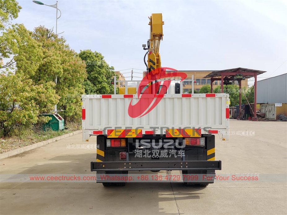 ISUZU 700P 4×4 off-road Crane Truck at best price