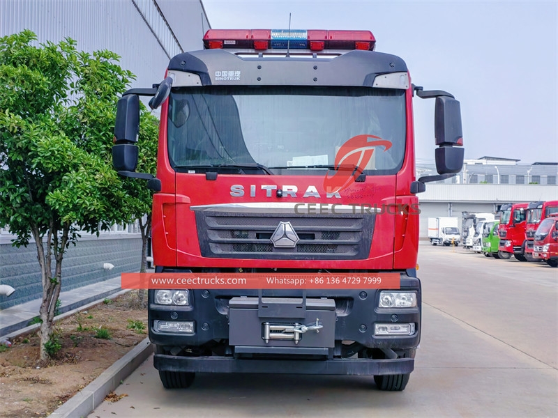 Howo fire rescue vehicle na may 5 toneladang crane at 12m emergency lighting