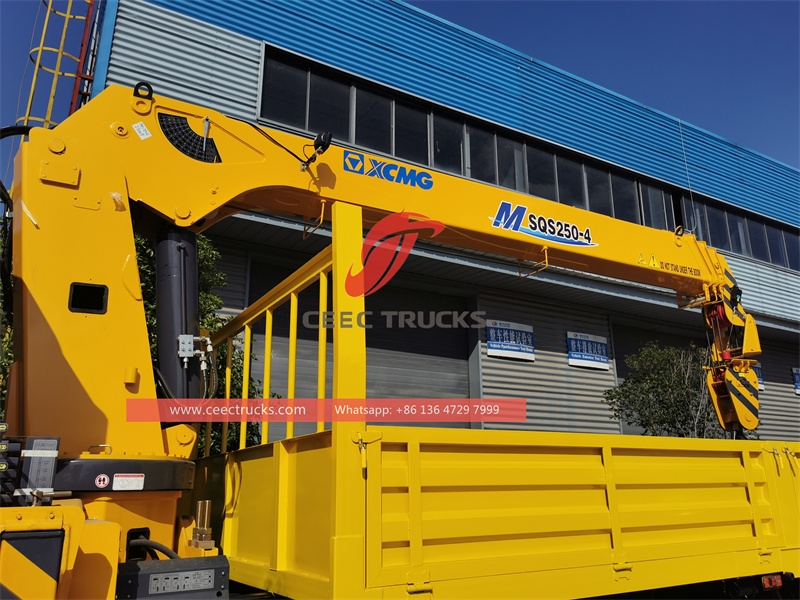 Sinotruk 6×4 400HP Truck Mounted Crane XCMG