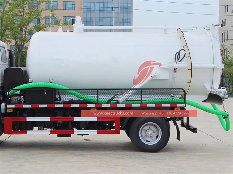 ISUZU mini vacuum sewage truck with factory direct sale