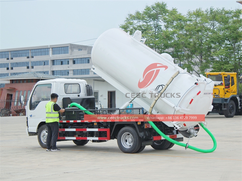 ISUZU mini vacuum sewage truck with factory direct sale