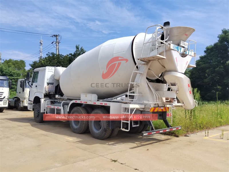 Used HOWO heavy duty 340HP Concrete Mixer Truck from China